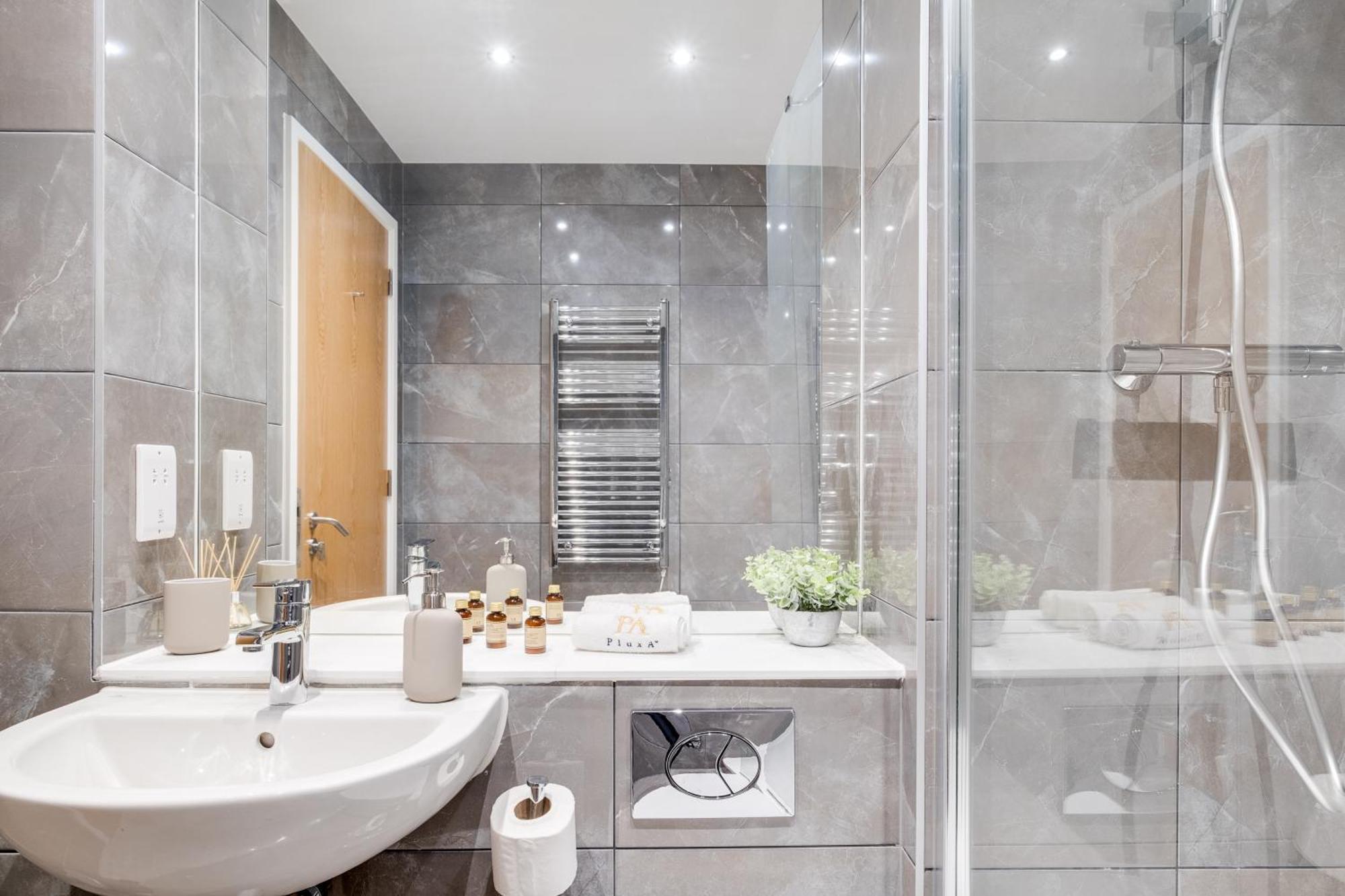 Pluxa Creme Opulence 5 Star Beautiful High End Apartment In Birmingham City Centre Exteriér fotografie